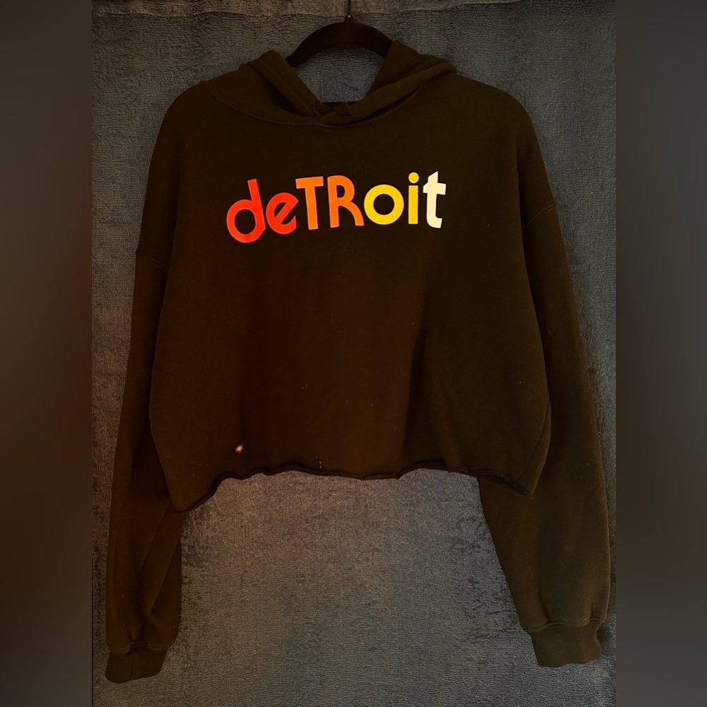 Detroit Women’s Graphic Cropped Hoodie